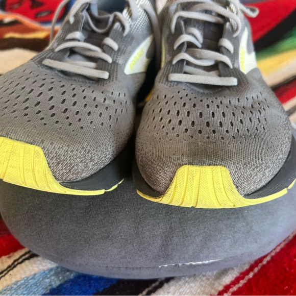 Brooks “Ghost 16”Men's Athletic Shoes Gray & Neon Yellow Size 9.5 4E Extra Wide - Picture 4 of 13